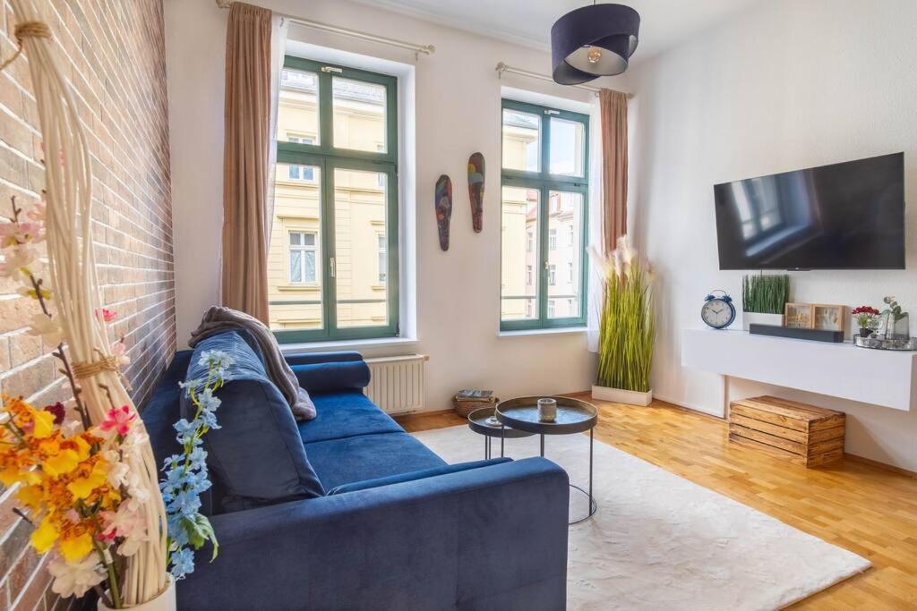 Apartment Working Place, Netflix, 4k Tv, Heart Of Leipzig