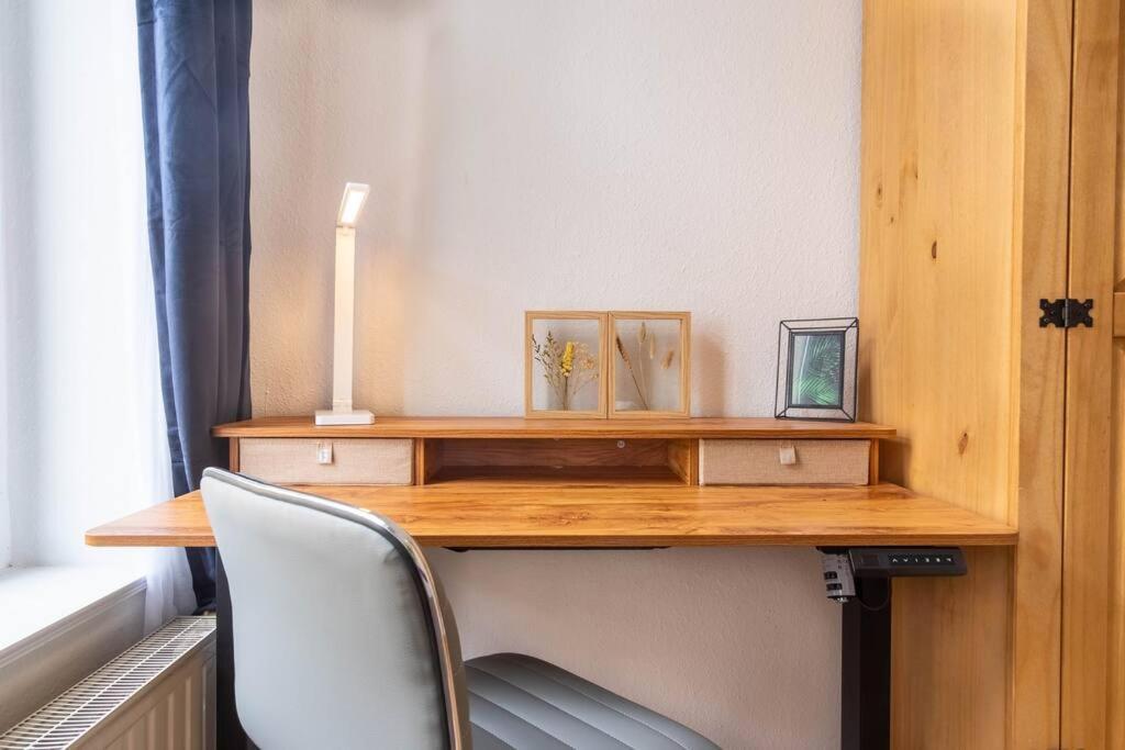 Working Place, Netflix, 4k Tv, Heart Of Apartment *