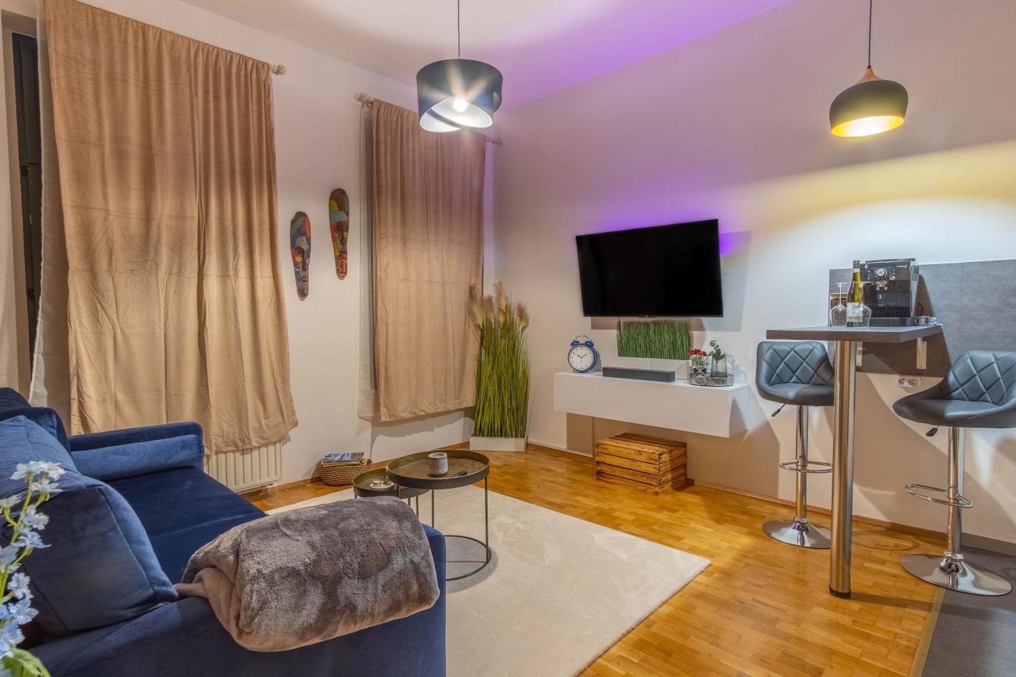 Working Place, Netflix, 4k Tv, Heart Of Apartment *